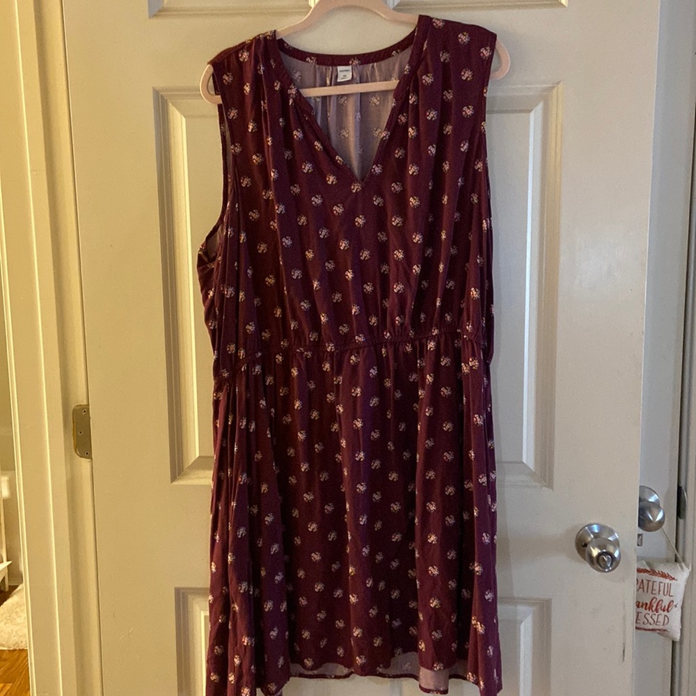 Old Navy sleeveless v-neck waisted dress- maroon with floral pattern